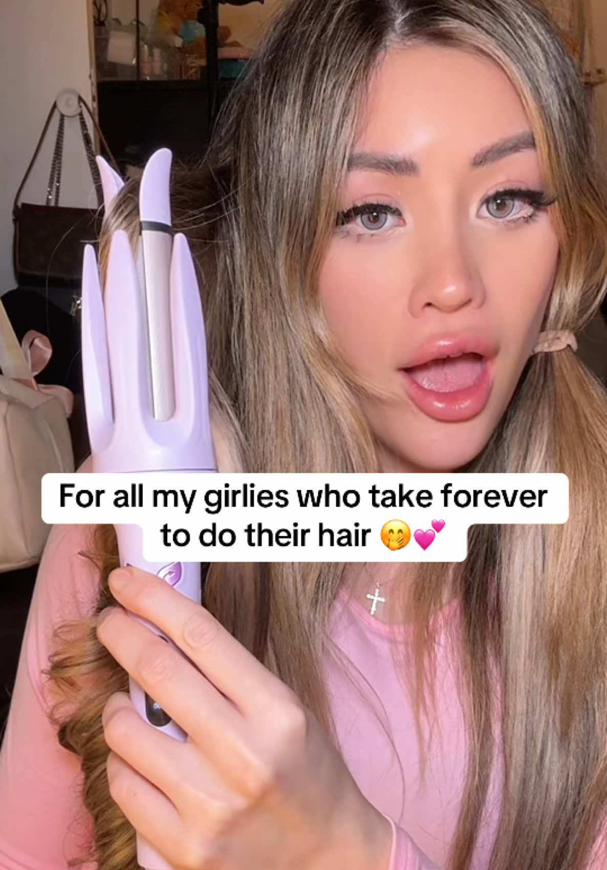 Automatic curling iron for all my lazy girlies/ girls who take forevs to do their hair! 👸✨ #automaticcurler #automaticcurlingiron #automaticcurlingwand #rotatinghaircurler #rotatingcurlingiron #tiktokshopdeals #tiktokshoplastchance 