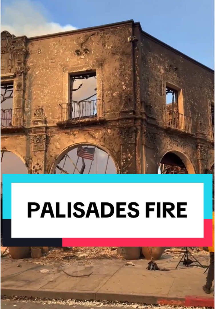 #PALISADESFIRE: Shocking video shows the widespread devastating damage in Pacific #Palisades. More than 1,000 structures have been destroyed or damaged #wildfires #LosAngeles County #california 