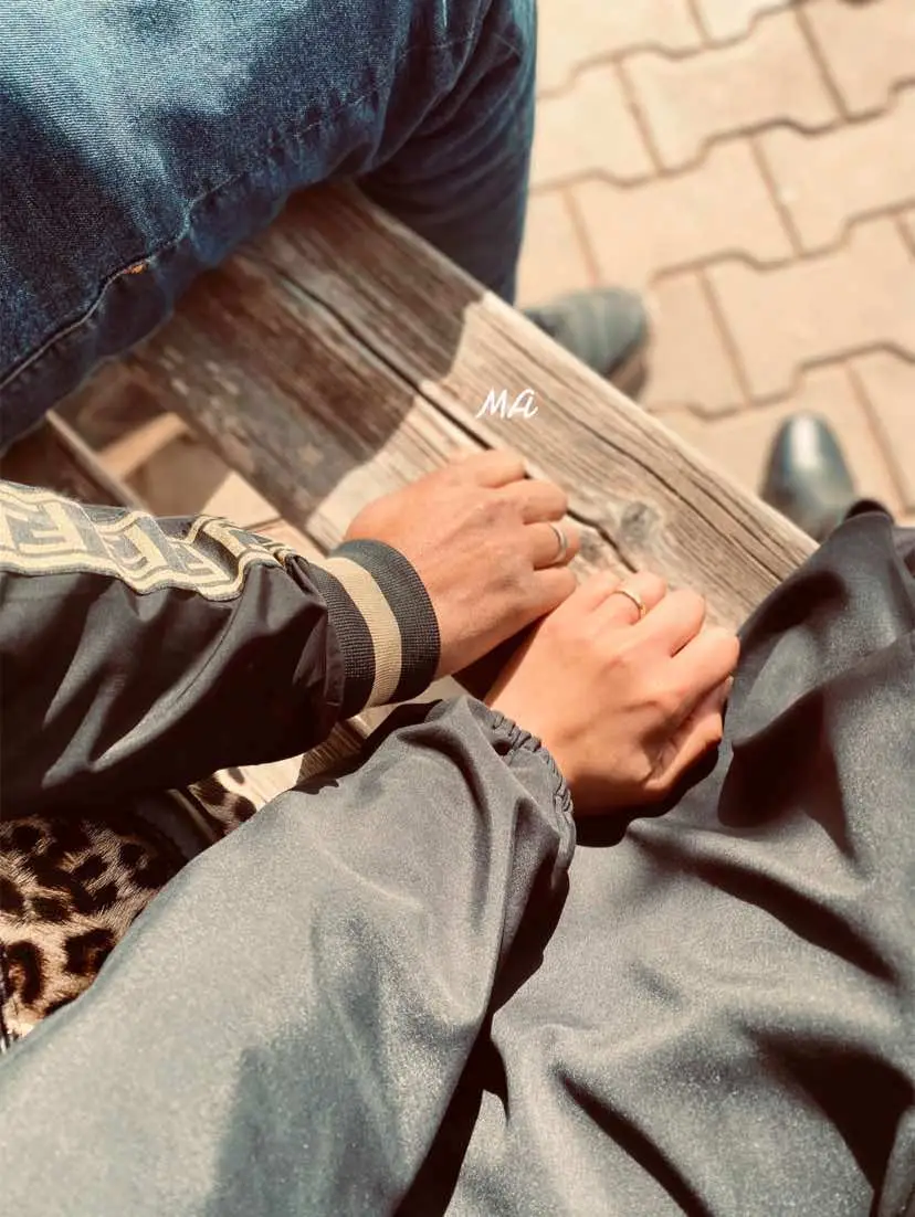 لاشـيء يستحق أن تهتز أرواحنا لأجله، نحن نستحق خالص الحب وكثير مً الدلال ❤️.