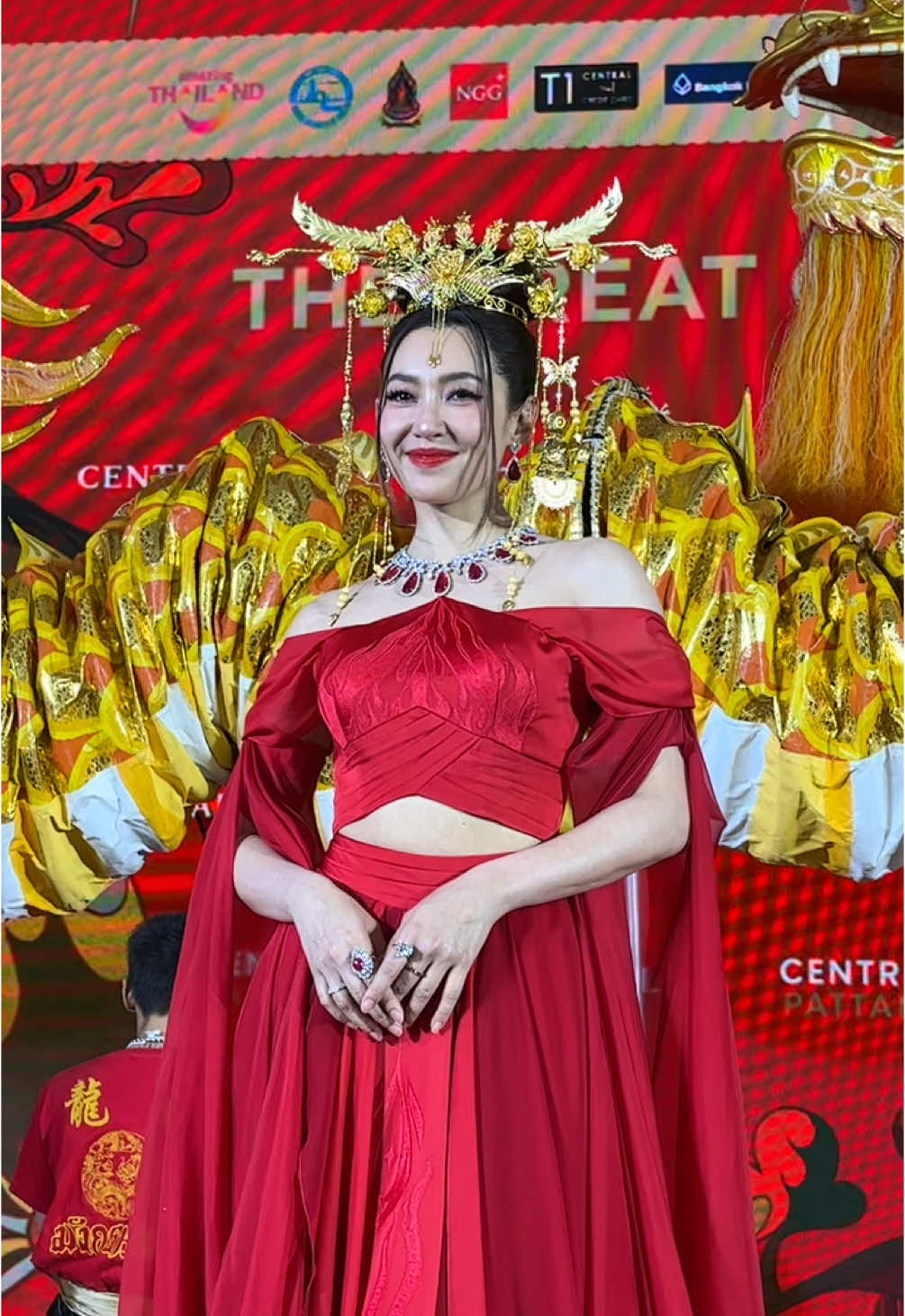 ส่องความสวยเบลล่า 💖😍 ลุคออกงานแถลงข่าว The Great Chinese New Year 2025  มะเส็งปีนี้ต้องเฮงให้สุดที่ศูนย์การค้าเซ็นทรัล 😍 พร้อมช้อปรับความเฮงต้อนรับตรุษจีนปีมะเส็ง  📍 ตั้งแต่ 7 ม.ค. 68 – 6 ก.พ. 68 ที่ศูนย์การค้าเซ็นทรัล ทั่วประเทศ และเอสพละนาด รัชดา #มะเส็งมาเฮงที่เซ็นทรัล #TheGreatChineseNewYear2025 #เซ็นทรัลพัฒนา #CentralPattana #เบลล่าราณี #bellaranee 