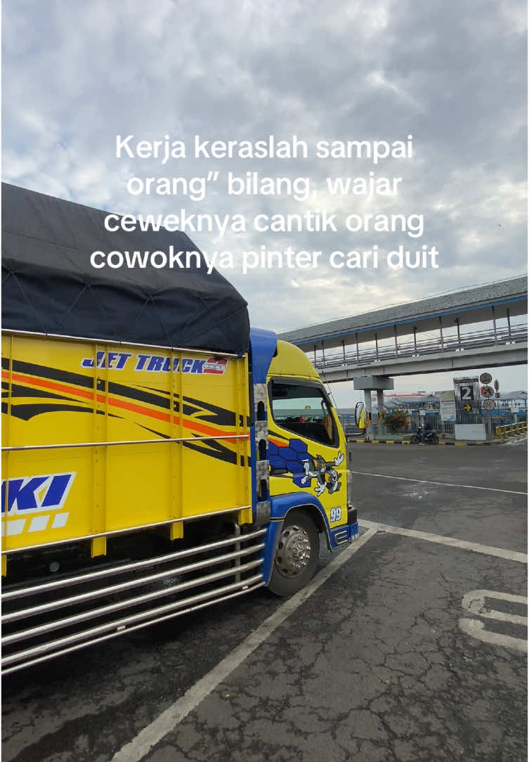 Uang bisa merubah segalanya#fyp #masukberanda #trukmaniaindonesia #drivermuda 