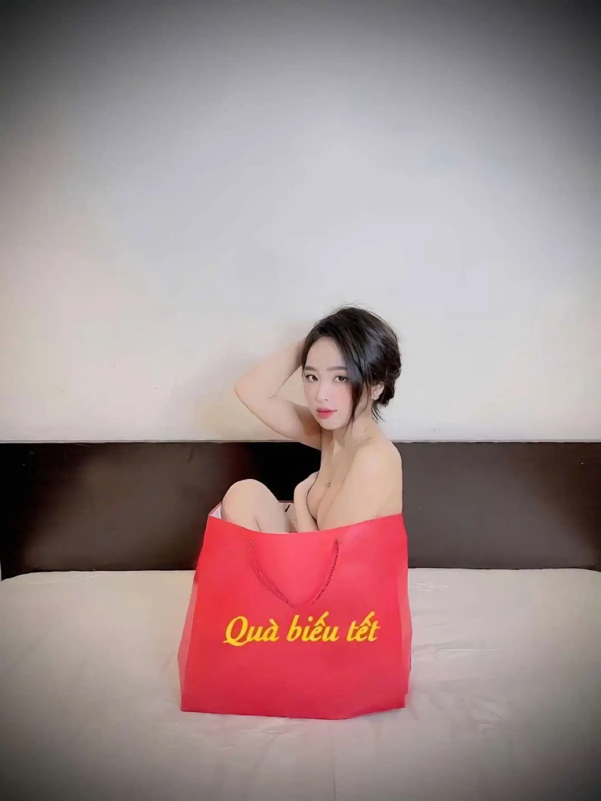 Mời Quý Khách Qua Shop Nhận Quà Biết Tết #huyanhdsq2 #dsq2huyanh #huyanhboutique #huyanhoder #dsq2 #fyp #fypシ #viral #quanaonamquangchau #thoitrangnam #quanaonam 