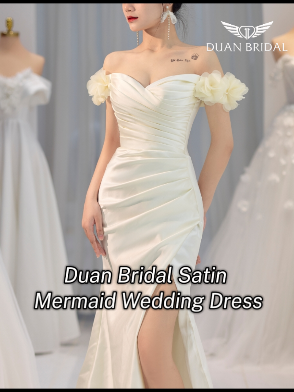 Duan Bridal Satin Mermaid Wedding Dress #duanbridal #bridalgown #bridetobe #wedding #mermaiddress #flowers #satinweddingdress 