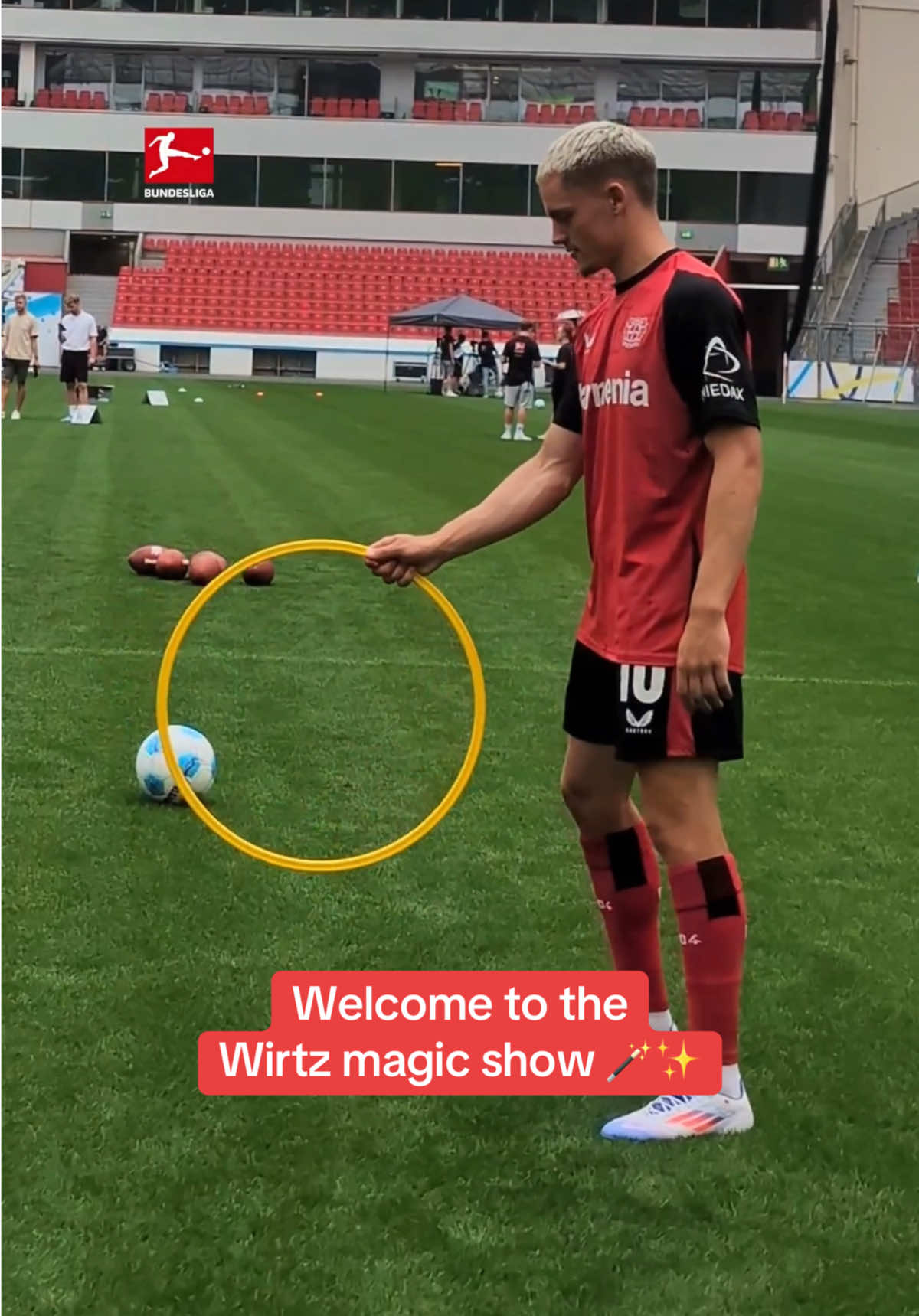 Hula-hoop heroics from Florian #Wirtz! 🌀 #bundesliga #fussball 