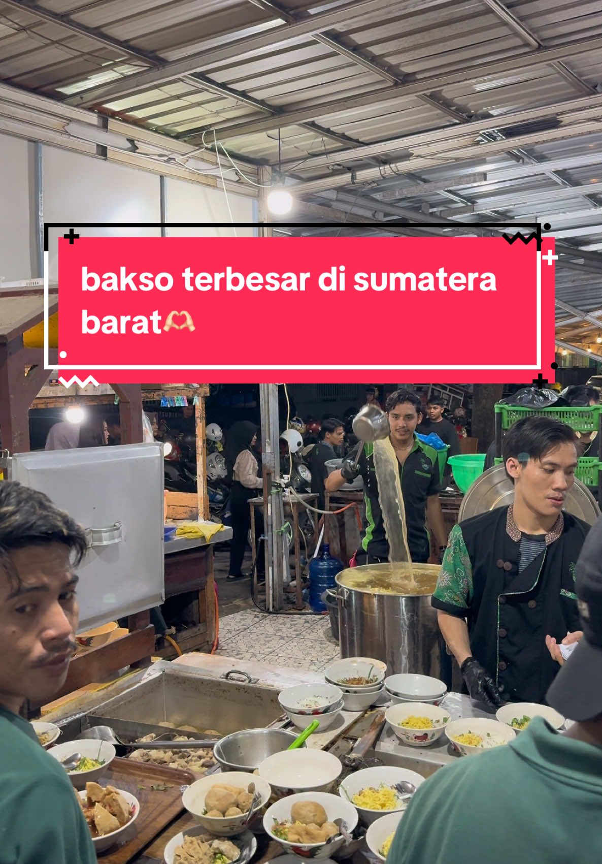 bakso terbesar di seumatera barat, bakso khas jowo yang habis ribuan porsi di padang🫶🏻 #teraskelapa #jelajahkuliner #TikTokAwardsID #SiapaSangka #menyala #menyalaabangkuh🔥 #baksosolorayapadang #padang #sumbar #viraltiktok #teraskelapaviral #teraskelapapadang #viral #xbcyza #fypage #fypシ #fyppppppppppppppppppppppp #bak #baksovirall 