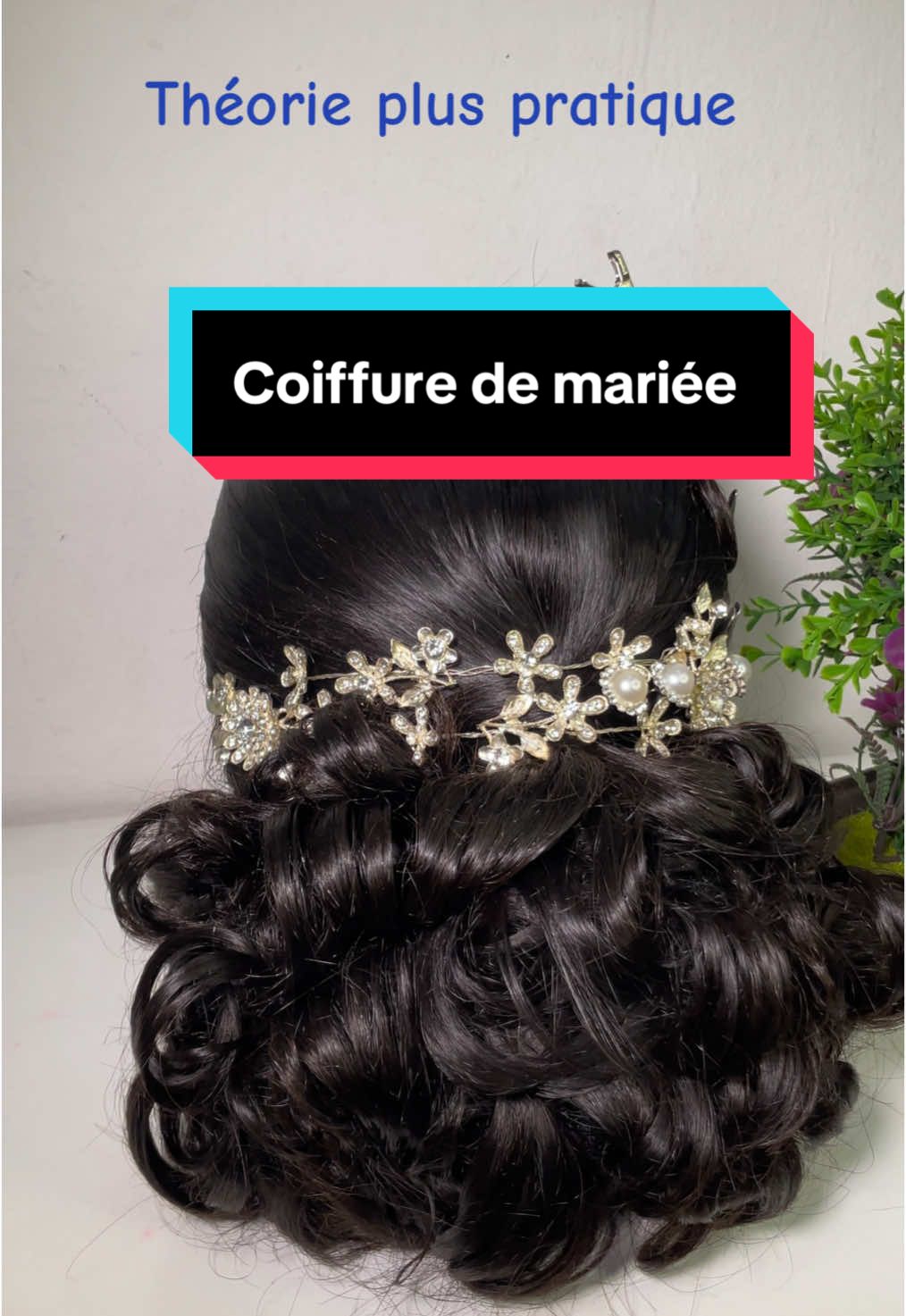 Venez vous former chez la professionnelle. Admirez les finitions, le détail etc #conseil #astuce #educative #ecommerce #coiffure #pourtoi #foryoupage #customisation #formationenligne #customisation #marriage #coiffuremariee #ideebusiness #bonplantiktok #tutorial 