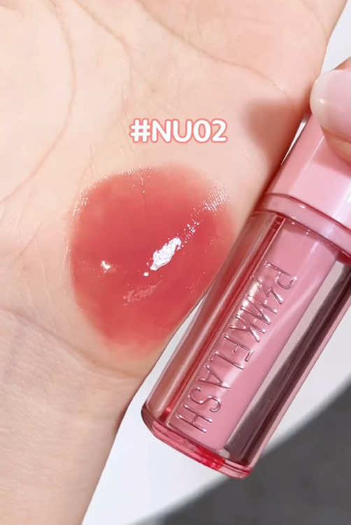 I love #NU02, what about you!! THIS is pinkflash transferproof lipgloss !!! #pinkflash #pinkflashph #beautyph #BeautyTok #mattelipstick #lipstick #lippie #recommend