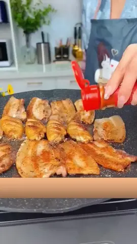 Dengan kuali memanggang ini, anda dapat memanggang daging dengan mudah dan cepat. Bahannya kuat, panasnya merata, sesuai untuk berbagai acara luar rumah. Untuk meningkatkan gaya hidup makanan anda, segera beli.#acuanrotijala #botol5lubang #capcut #kualinonstick #rotijala #senduksilicone #takmelekat#bbq #foryou #fryingpan #fyp