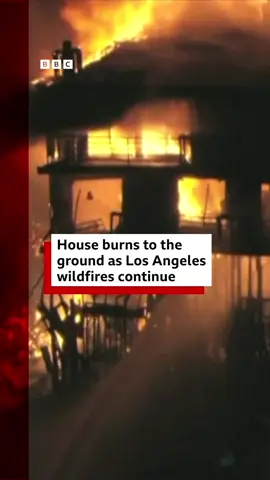 A beach house in Malibu, California, collapsed as raging wildfires across Los Angeles have forced more than 100,000 people to evacuate their homes. #LosAngeles #Hollywood #LAFires #Fires #Wildfires #LAWildfires #California #StudioCity #USNews #US #BBCNews
