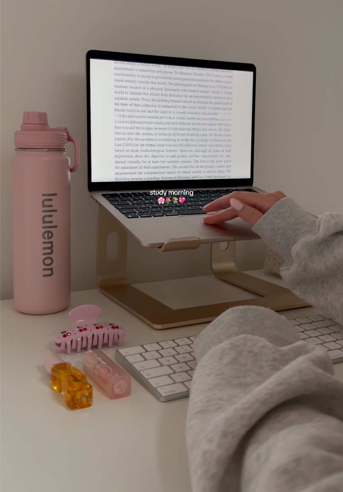 Study Morning🌸🌷📚💖 #goodmorning #morningroutine #studytok #studywithme #studyaesthetic #studymotivation #motivation #brandymelville 