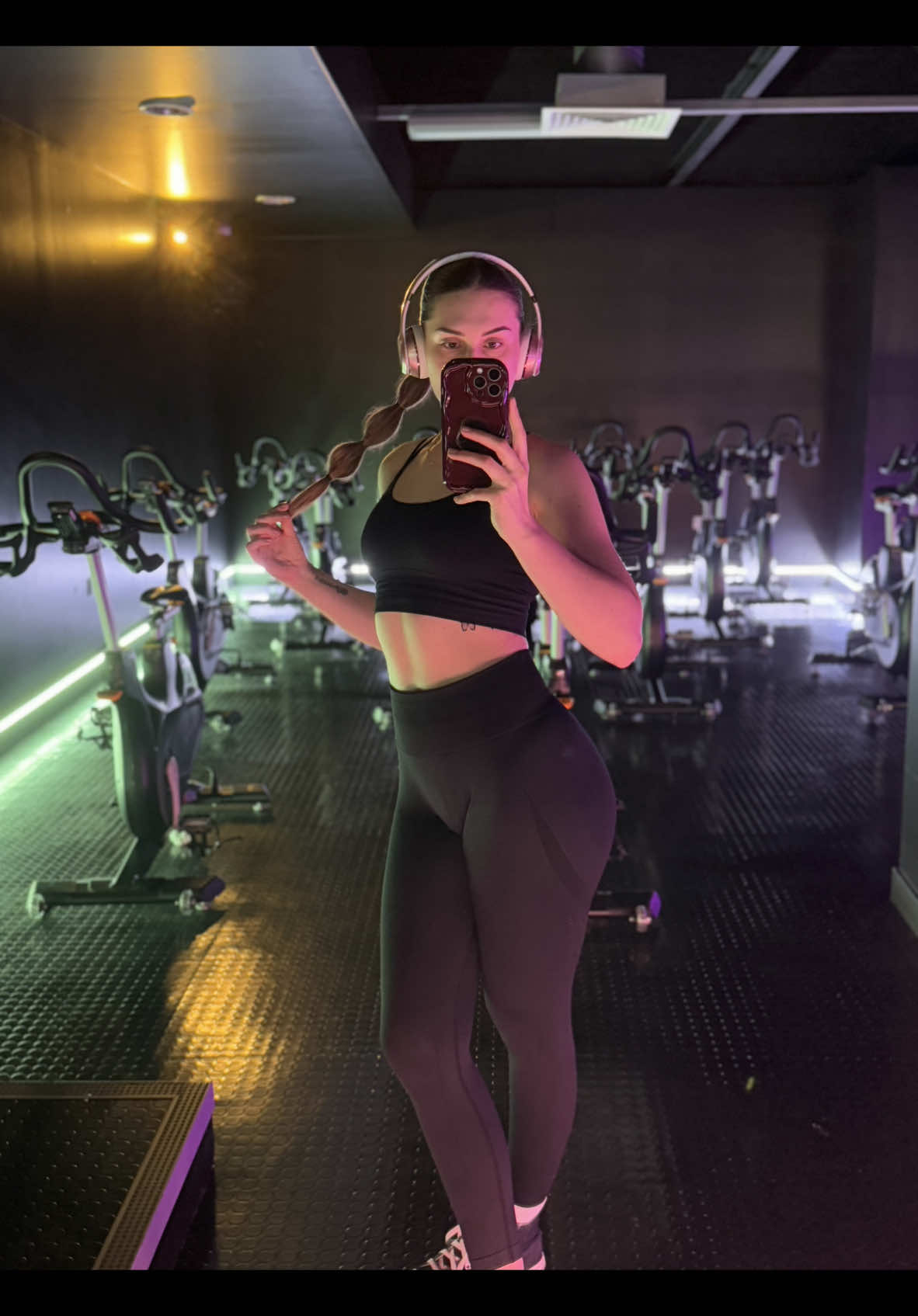 It's time we stop focusing on everything we are trying to LOSE and start focusing on what we are going to GAIN! Your fitness journey becomes SO much more fun + sustainable when you start training to: -build resilience -challenge yourself mentally and physically -increase longevity -gain strength -boost confidence -find joy in movement!! Let's make 2025 YOUR YEAR!! DM me to book for FREE wellness evaluation before it runs out! #healthylifestyle #healthyliving #fitnessjourney #gymmotivation #gymgirls #lifting #gymreels 