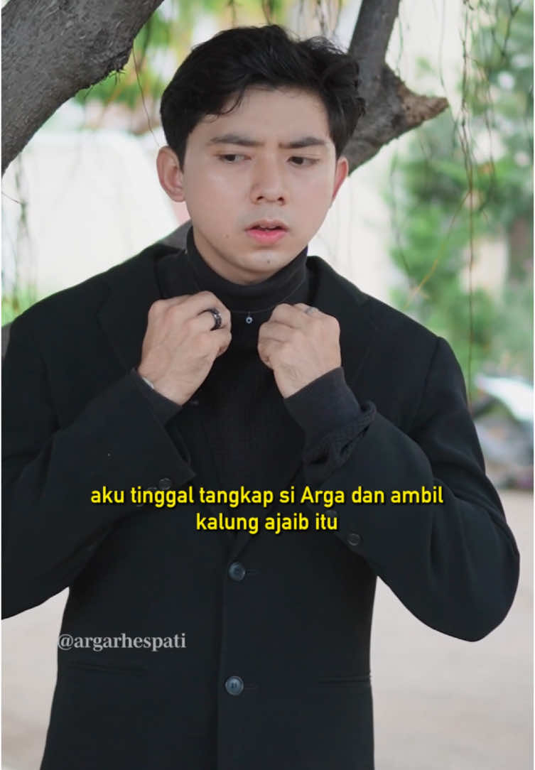 Arga jadi detektif? @Joe Brendo  #SerialTikTok #TikTokTainment #TikTokSeries #TikTokSeriesFuture #drama #argarhespati #suneedaycreative #dramatiktok #viraltiktok #kehidupan #kerja #detective #kalung #ajaib #crush #cinta #pacar #kaya #uang 