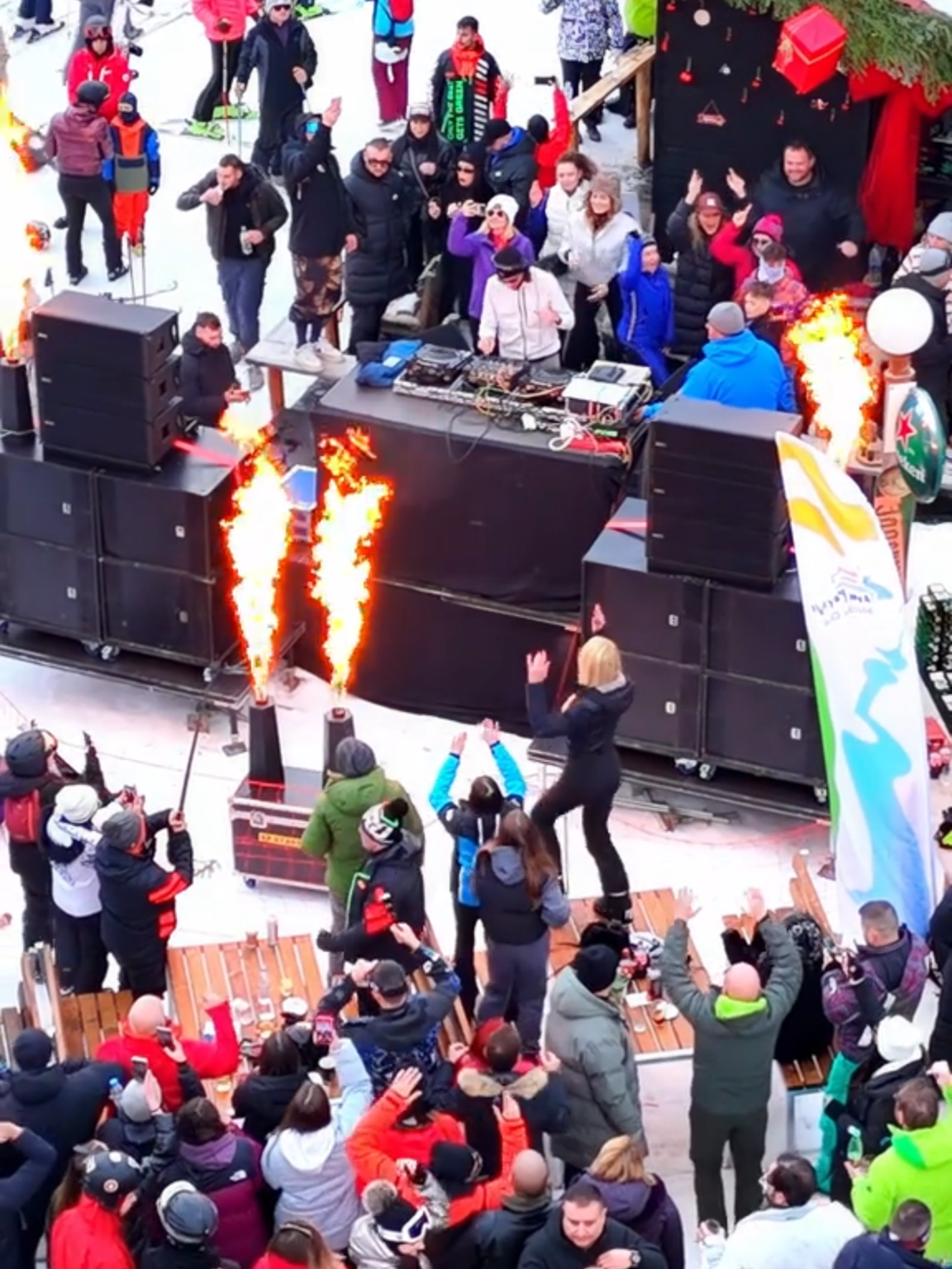 DJ Tarkan -> Pamporovo >>> Party <<< #pamporovo #ski #bulgaria #yetiapartment #dji #drone #dj #djtarkan #skiing #timelapse #snow #grandmonastery #skiing #christmas #wintervibes #holiday #adventure #mountain #rhodopemountain #snowboarding #mountains #pamporovoski #pamporovobulgaria #christmas #rhodopes #rhodopemountains #nature #travel #visitbulgaria #beautifulbulgaria