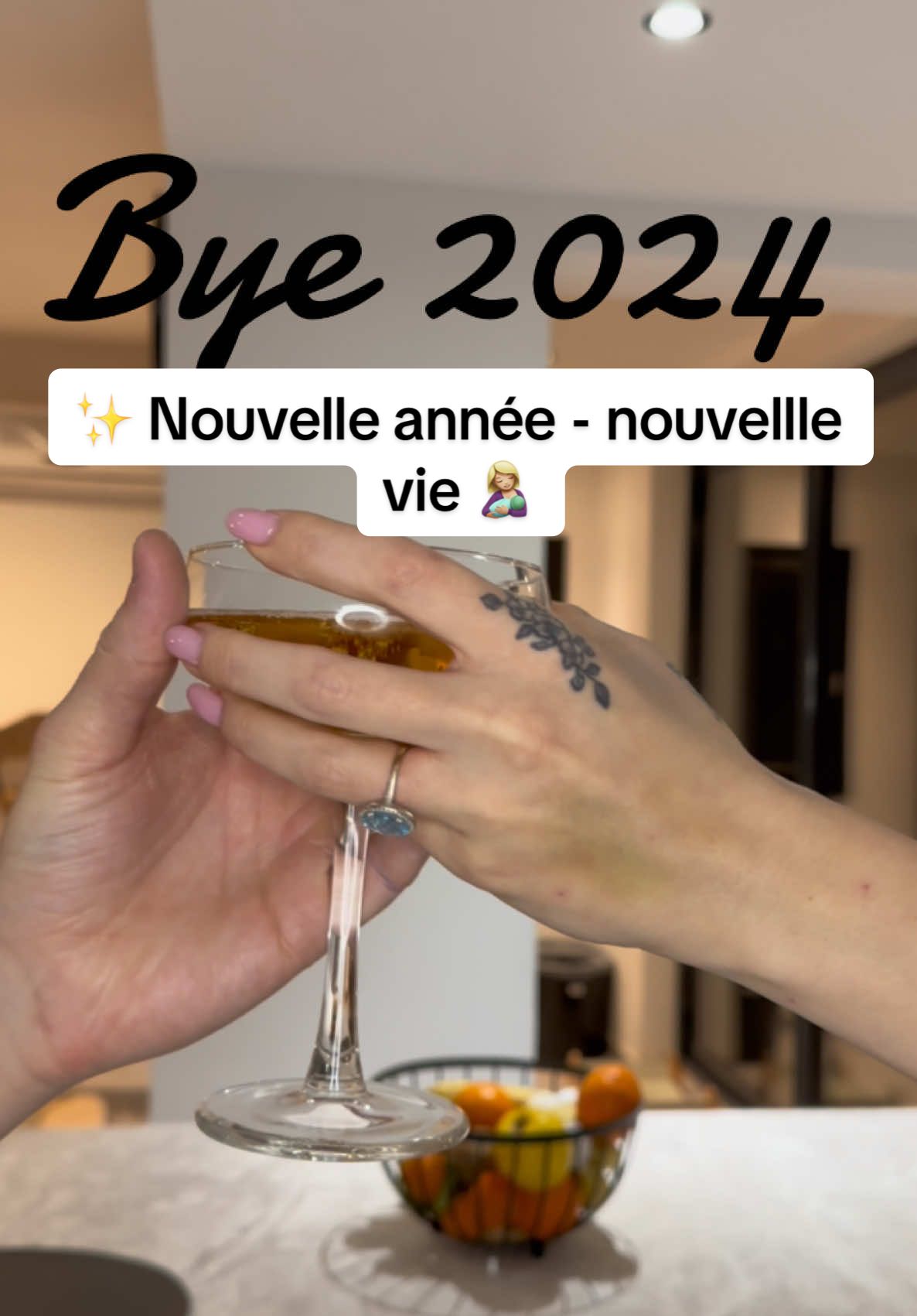 ✨ Nouvelle année - nouvelle vie 🤱🏼  Qui dit nouvelle année dit souvent nouveau départ, bonnes résolutions, changement de vie, d’organisation etc  Cela n’a jamais été plus vrai pour moi que cette nouvelle année 2025 qui s’apprête à commencer 🥹 Le début de ma nouvelle vie en temps que maman 🤱🏼  Mon unique « bonne résolution » de cette année sera bien évidement d’être une bonne maman pour mon petit garçon 🫶🤰🏼  J’ai attendu ce moment toute ma vie, fonder ma famille 🥹  Vite que l’année 2025 se mette en route 😍  #pregnancy #pregnantlife #baby2025 #youngmom #momtobe #grossesse #newyear #enceinte #biberon #philipsavent #champagne #nouvelan 