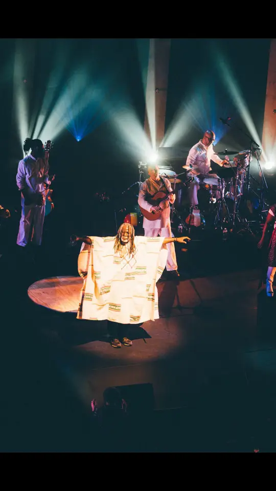 Vous avez écouté et partagé en masse le live « Plus rien ne m'étonne » à la Salle Pleyel. Merci pour votre soutien !! L'album live sort le 14 février. Précommandez-le dès maintenant :  https://tjf.lnk.to/livepleyel  #TikenJahFakoly #plusriennemetonne #newmusic #albumlive #sallepleyel 