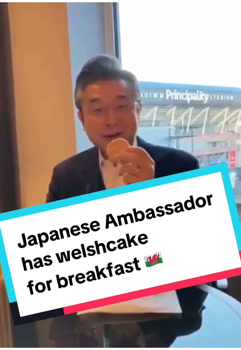 Our King is now eating Welsh cakes for breakfast #walesinjapan #japanuk #japanambuk 