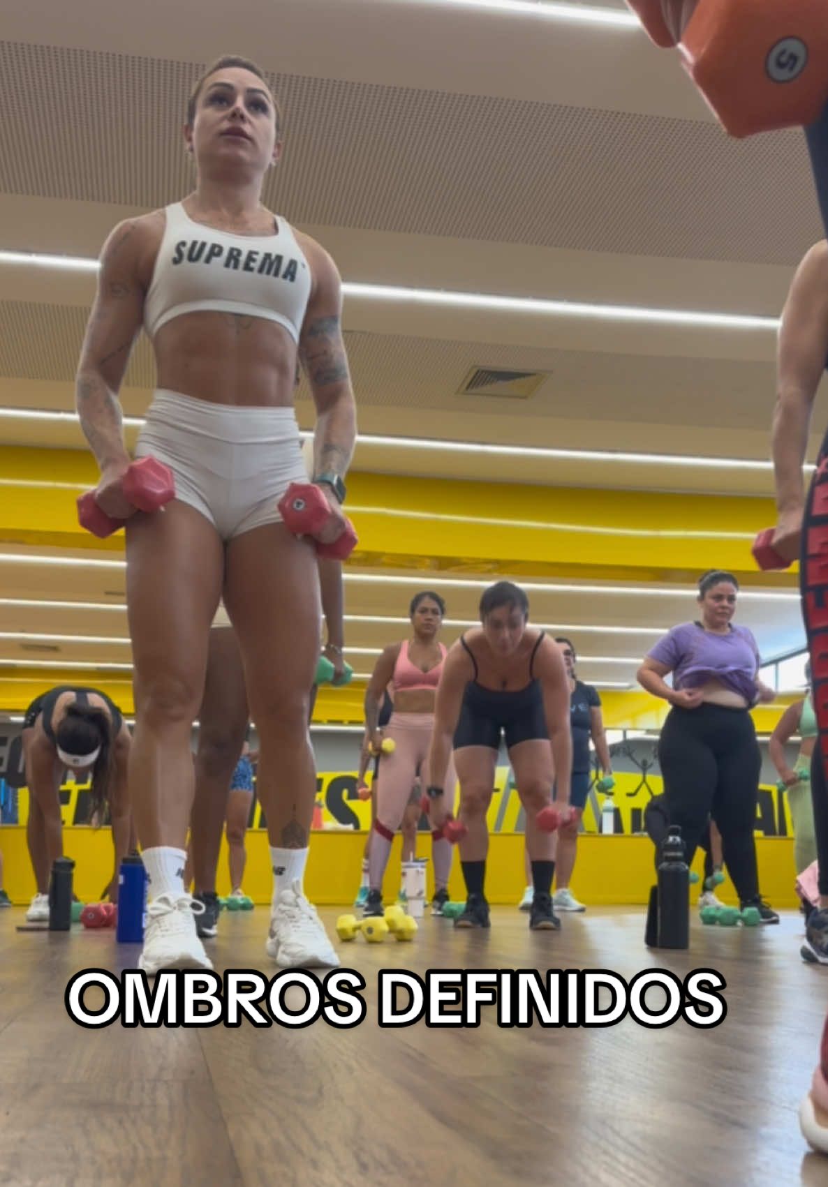 Ombros cebola! Já salva esse vídeo! Treino com Carol Vaz!  #creatorsearchinsights #fyp #riodejaneiro #viral_video_tiktok #foryou #viral_video #motivation #gym #treinofeminino #tiktok #bodybuilding #treinodesuperiores 