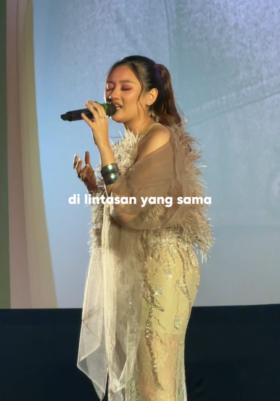 Special Performance Meiska “Lintasan Yang Sama” di Gala Premiere 1 Imam 2 Makmum