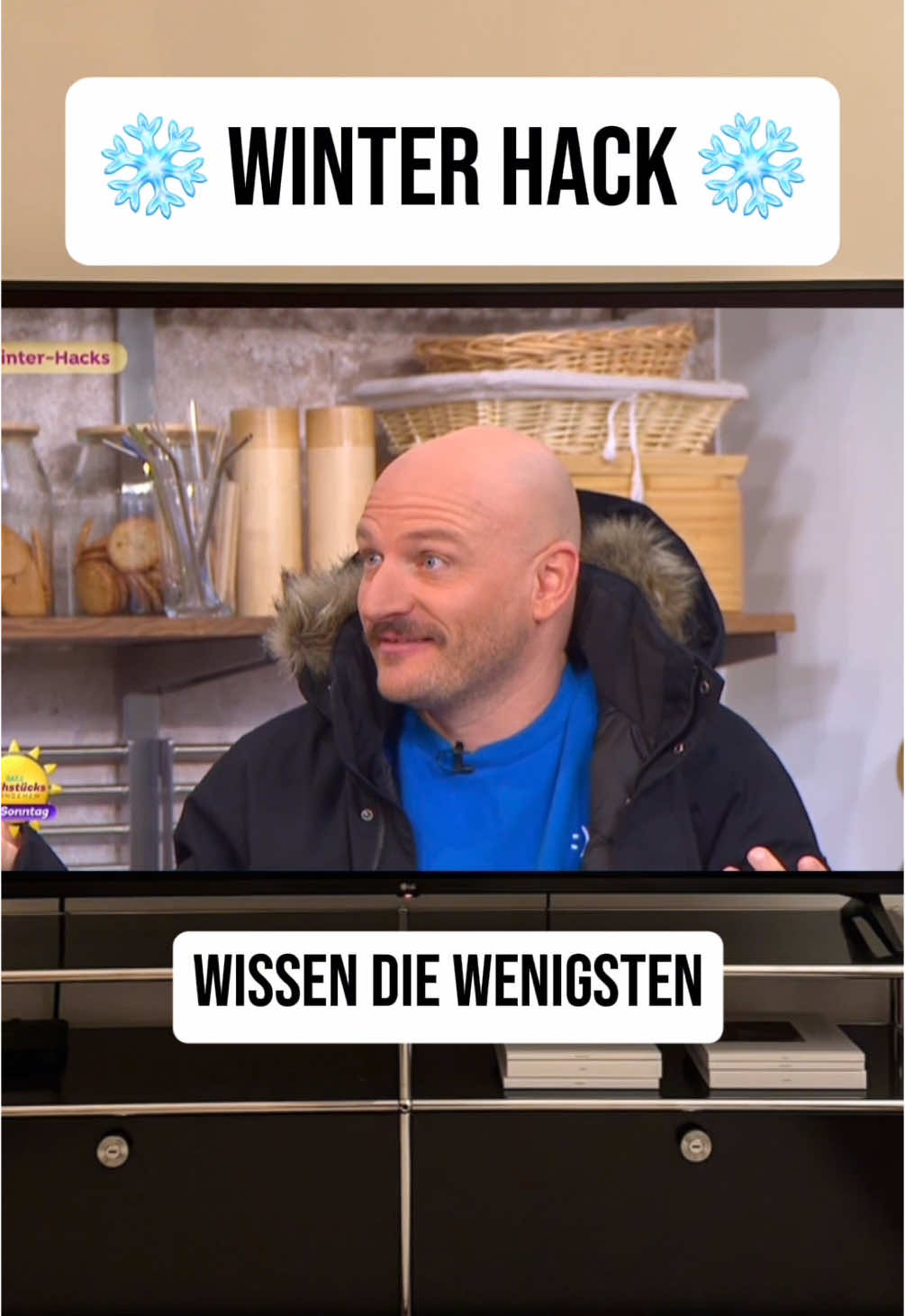 2 Winter-Hacks ❄️👀 Welcher ist euer Favorit? 1. Winterjacken-Hack (Nie mehr kalte Ohren) 2. Handwerker-Hack (Nie mehr kalte Finger) Folgt mir gerne, um keine Lifehacks mehr zu verpassen. 📺 @Sat1 Frühstücksfernsehen 