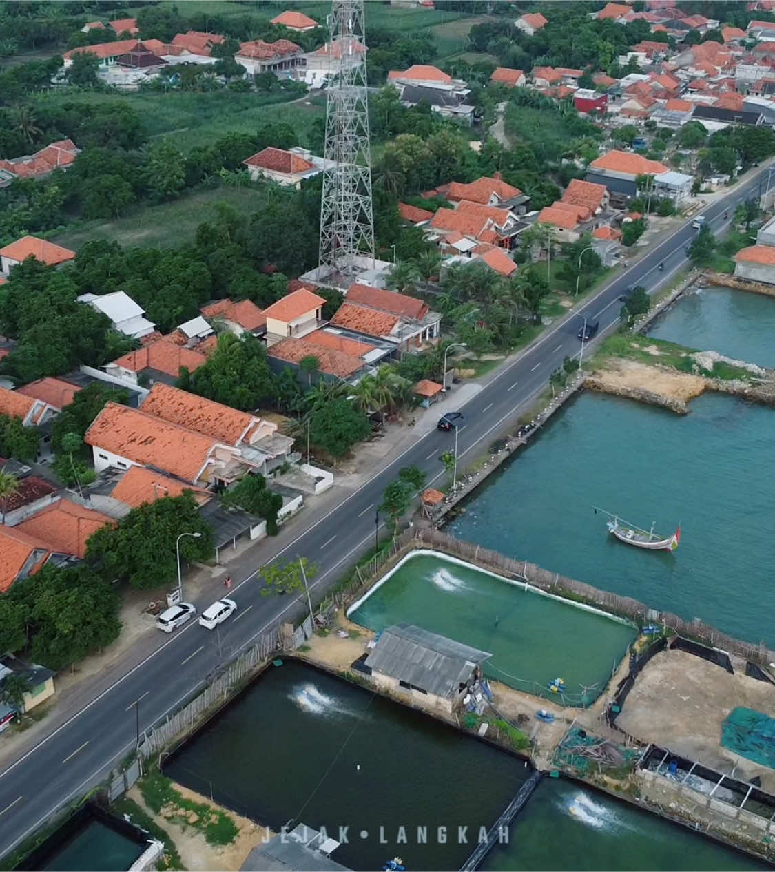 📍Gruggek  #sejati #camplong #sampang #madura #pedesaan #dji #drone #pesisir #laut 