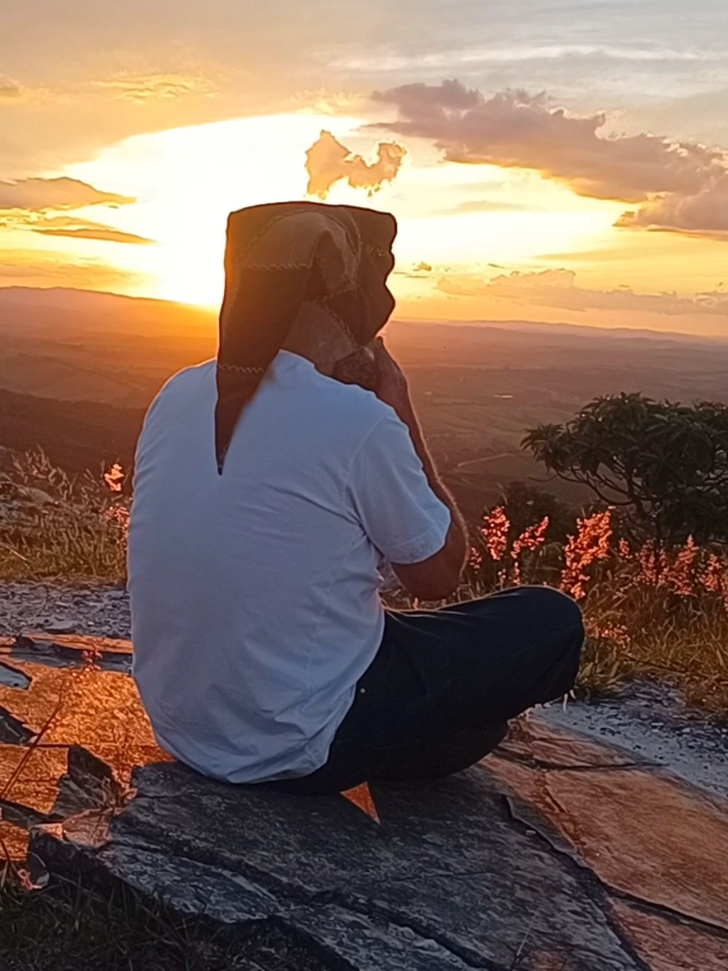 Por do Sol de Hoje na Montanha Mágica ✨🧡 Obgdo Deus.  #ventaniastl  #soparaloucos  #saotome  #minasgerais  #suldeminas  #musicahippie  #brasil 