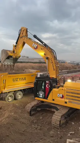 Cat 352gc sahalarda🔥🔥🔥@uzyar hafriyat #cat #caterpillar #caterpillarequipment #keşfett #keşfetbeniöneçıkar #kepçe #kepçevideoları #eskavatör #cat352 #coustructions #yolçalışması #machine #work #reels__tiktok #chalenge #reelsvideo #makine #catlover #fypp #power #takip 
