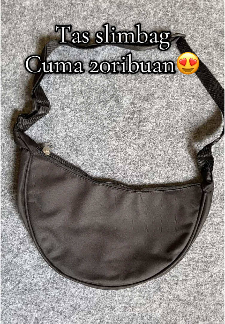 Buat yang sering OOTDan tapi sukanya tas yang simpel, mini slimbag ini solusinya 😍 #tasselempangviral #tasselempang #tasviral #tasootdmurah #slimbag 