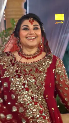 Dulhan ke roop mai bhi Bajjo ne banayi TikTok video! #whattowatch #JaveriaSaud #SaminaAhmed #SuqaynahKhan #ArezAhmed #HashaamKhan