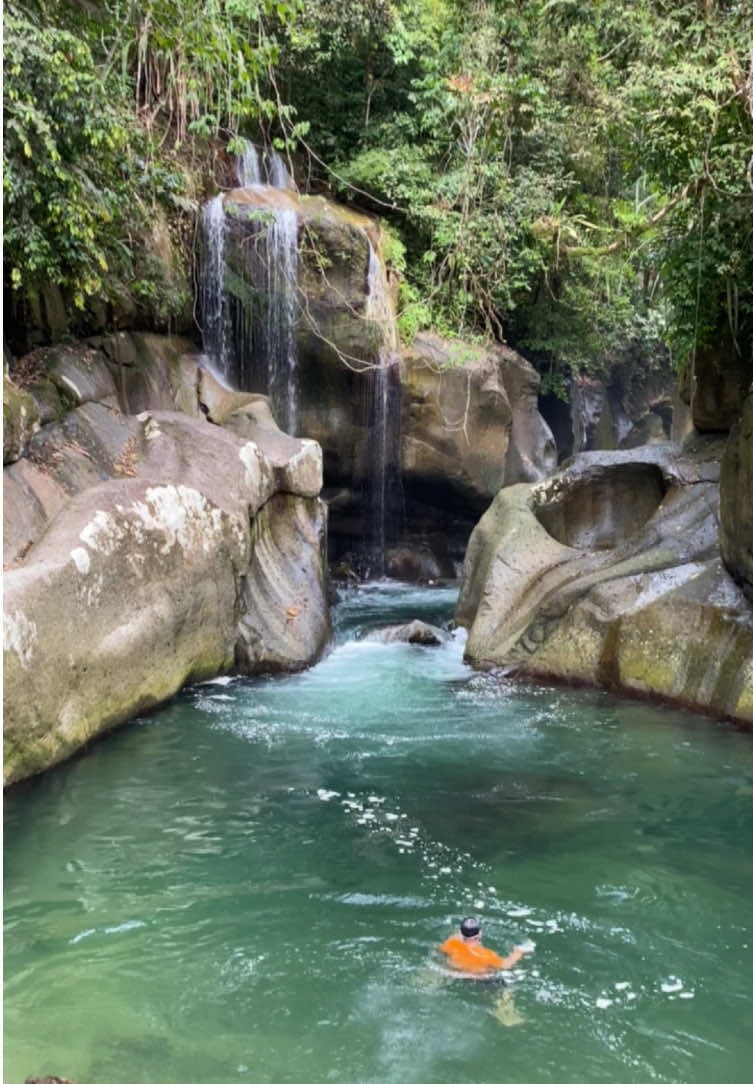 Berasa kolam pribadi 😬 Airnya seger bangett🤙 . . 📍air terjun nyarai, lubuk aluang, sumbar #fyp #airterjunnyarailubukalung #sumbarrancak 