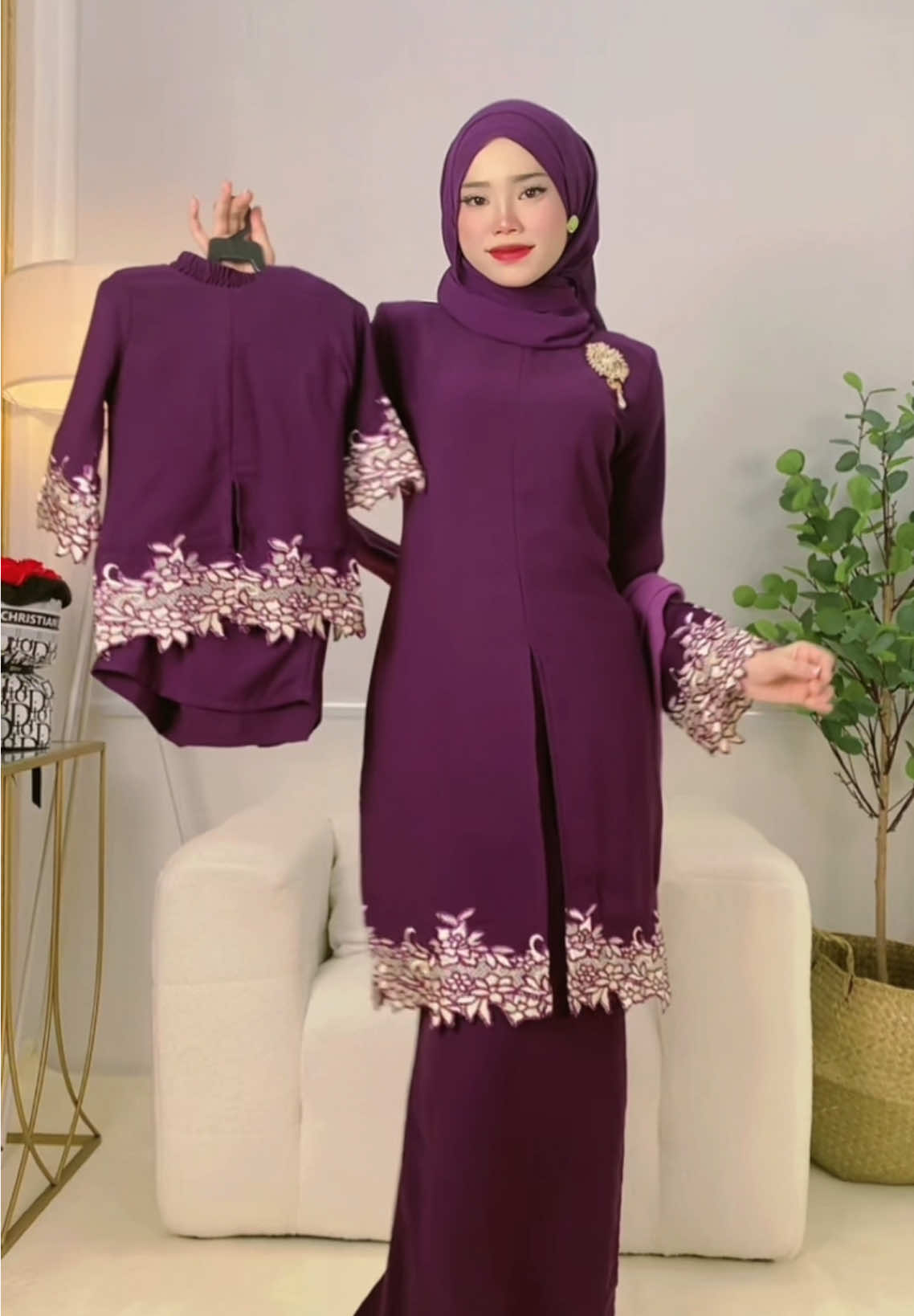 Matchy matchy dengan anak! Available 12 warna tau dekat beg kuning 😉 #irisrafaelhq #irisrafael #TikTokFesyen #bajuraya2025 #VideoStailFesyen #kurungriau #kurungmoden 