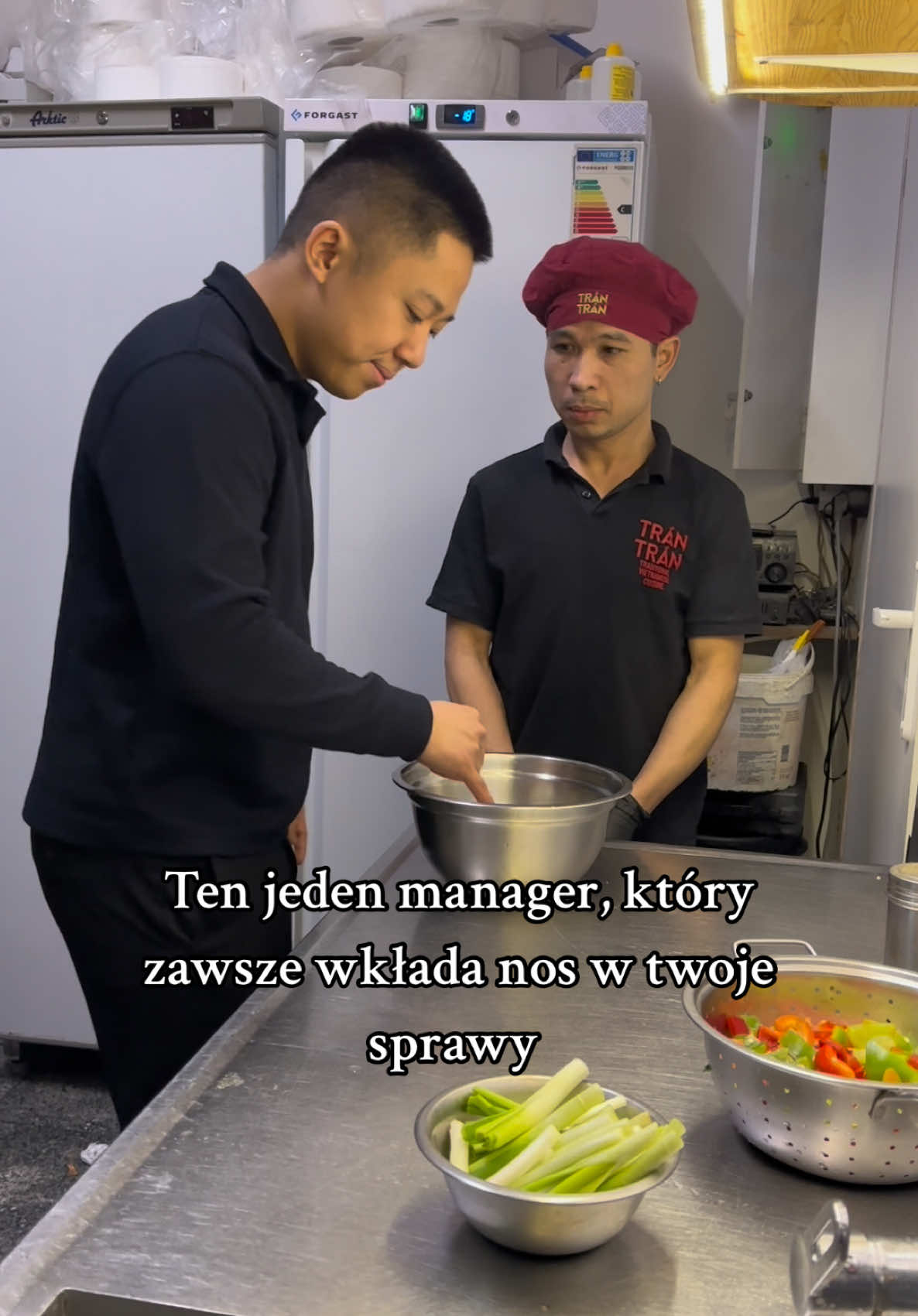 Managerowie czasami nie mogą się powstrzymać 😅 #trantran#restauracjatrantran#restauracjaazjatycka#restauracjawietnamska#kuchniawietnamska#kuchniaazjatycka#asianfood#asianfoodlover#asiancuisine#vietfood#warsawfoodie#warsawfood#foodbywarsaw#warsawfoodguide#warsawplaces#warsawrestaurant#fyp#fyppp 