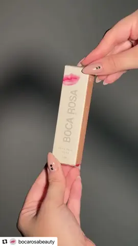 O unboxing mais desejado do momento! 🤩 Stick Pele Multifuncional @bocarosabeauty ✨ Quem ainda não comprou corre que está disponível no site, nas lojas e por whats! #ANovaEraTem #NovaEra #ABelezaEmTodasAsSuasFormas