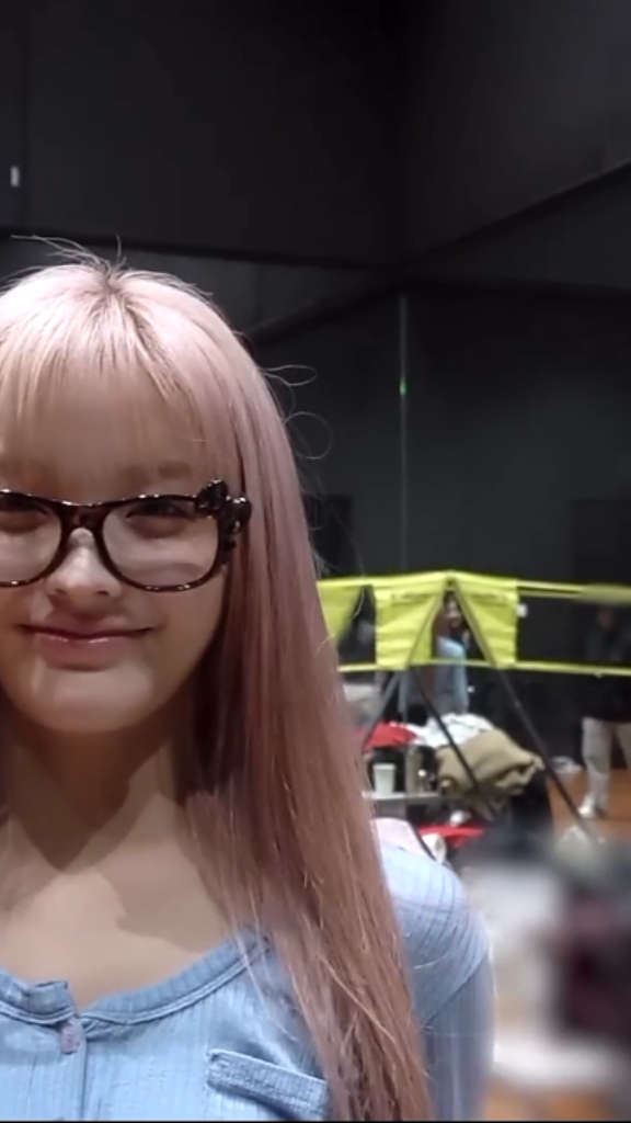 iroha wearing glasses so adorable😖 i know that she usally doesn't wear glasses so i think this is somewhat precious for glitts to see iroha wearing glasses while performing for the mama awards~~~💗✨✨✨ #IROHA #ILLIT #GLITT #2024MAMAAWARDS #fyp 