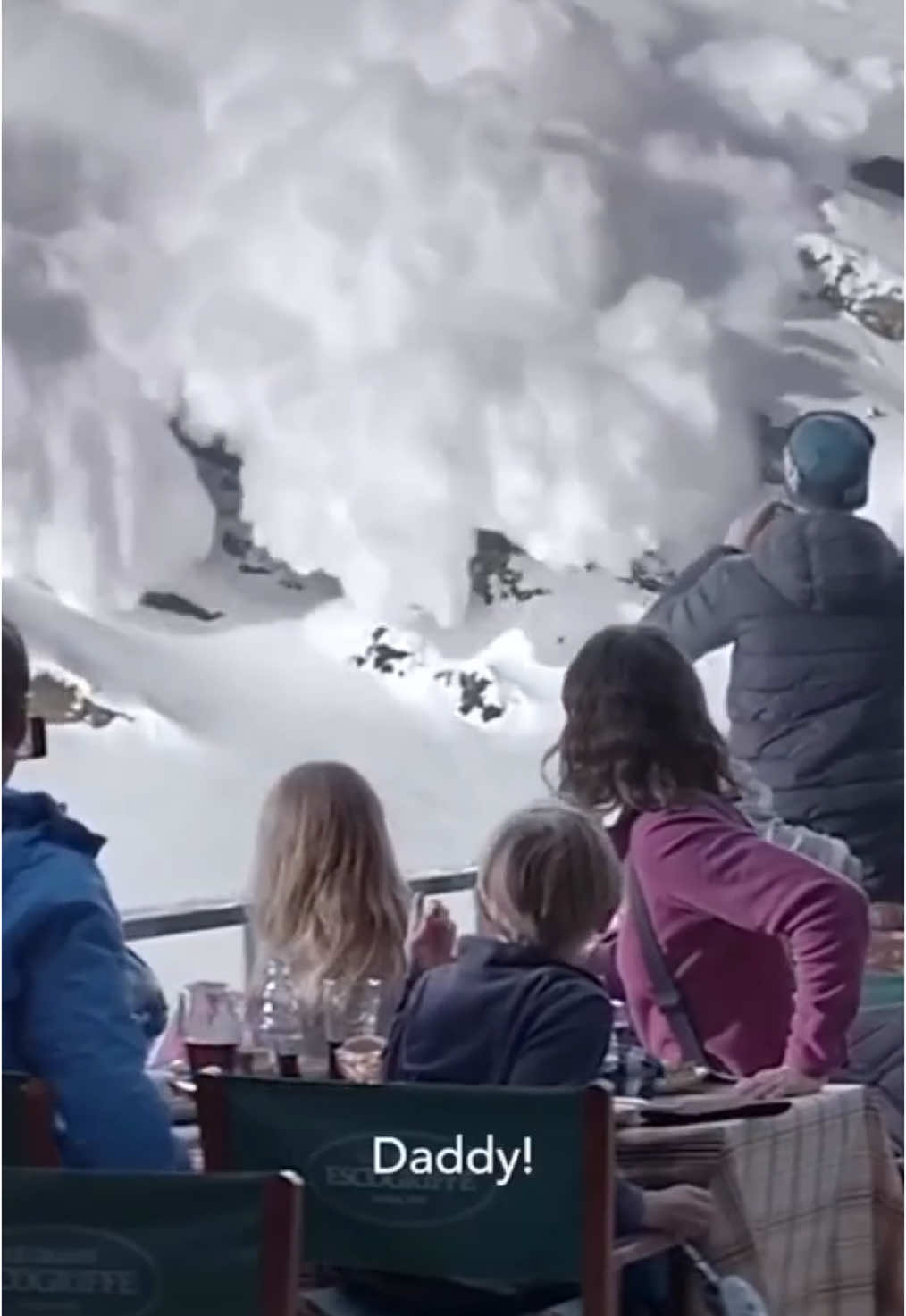 🎞️ Secuencia de la película Force Majeure del director Ruben Östlund (2014)  🤔 ¿Qué opináis? #cineentiktok #cine #pelicula #culturainquieta 