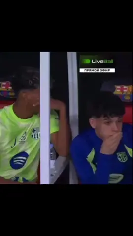 el estaba llorando??.... se ve q lamine quería hablar con el en el primer clip  si estaba llorando  pues tiene todo el derecho no lo dejan entrar en los partidos, como podría demostrar algo si lo dejan siempre en el banquillo @Hector Fort  #paratiiiiiiiiiiiiiiiiiiiiiiiiiiiiiii #fcbarcelona #hectorfort #parayou #fyp #tiktokponemeenparati #hfort #32 