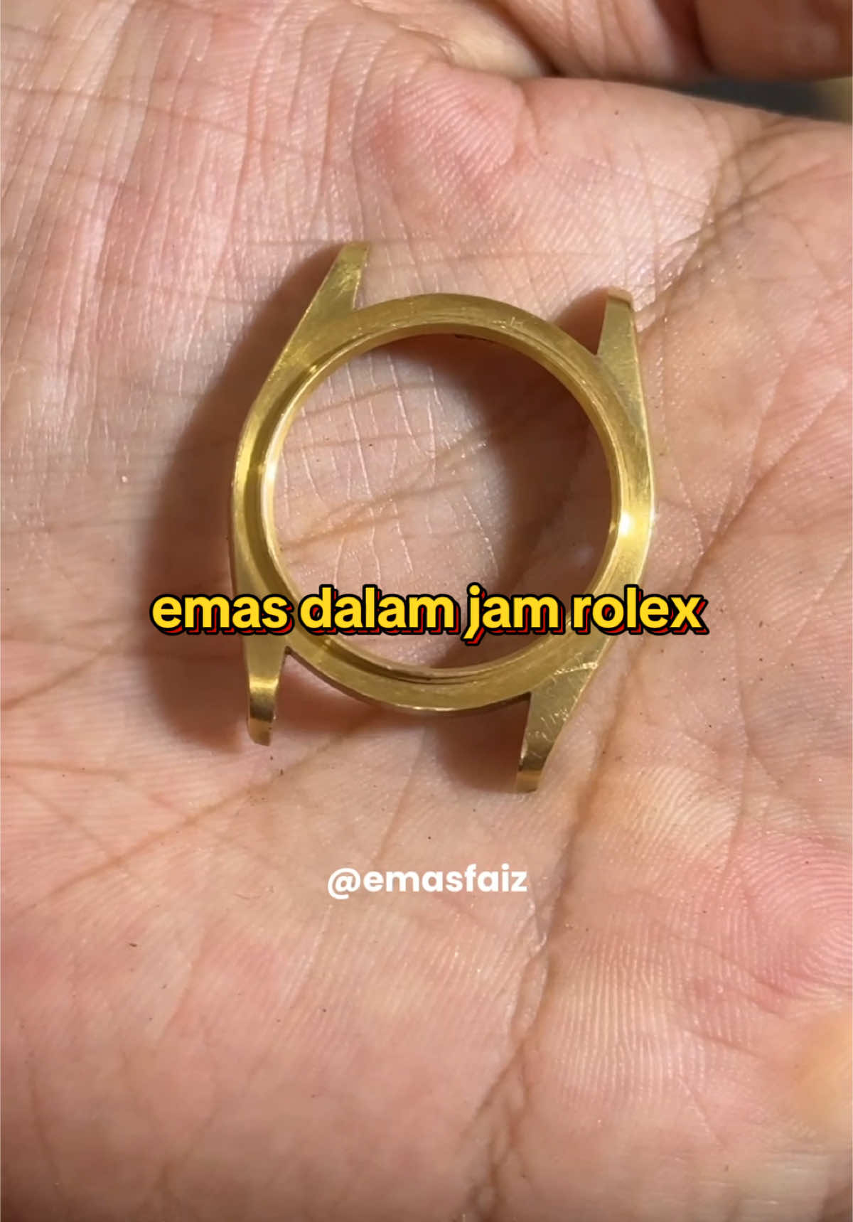 ada emas pada jam tangan lama rolex tahun 1990an. alhamdulillah terima kasih datang kami beli semua jenis emas. #pembeliemas #emaslama #emasterpakai #kedaibeliemas #emas #TikTokGuru #fypシ 