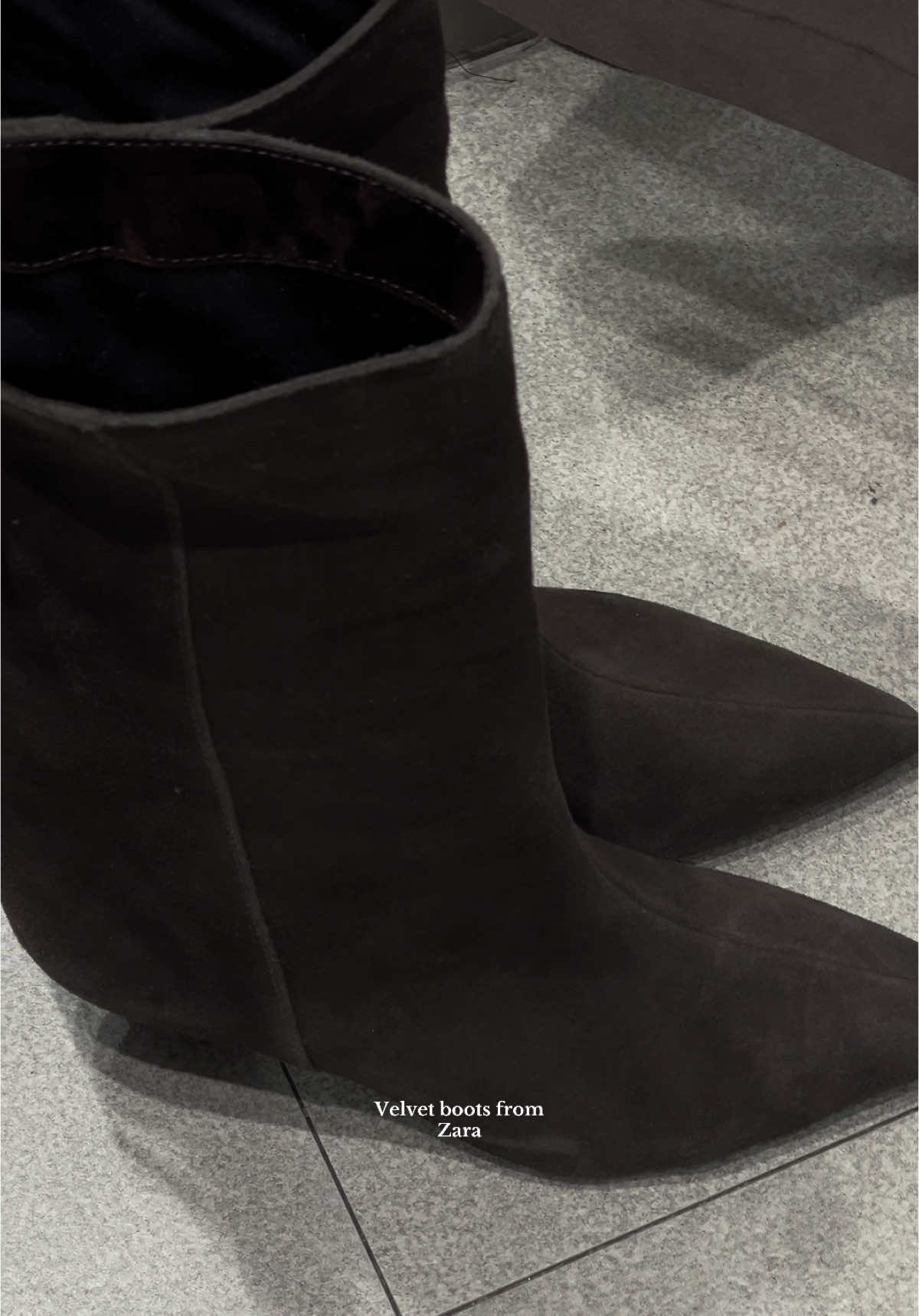 Velvet boots from Zara #zara #zaratryon #zarahaul #velvet #boots #trends 