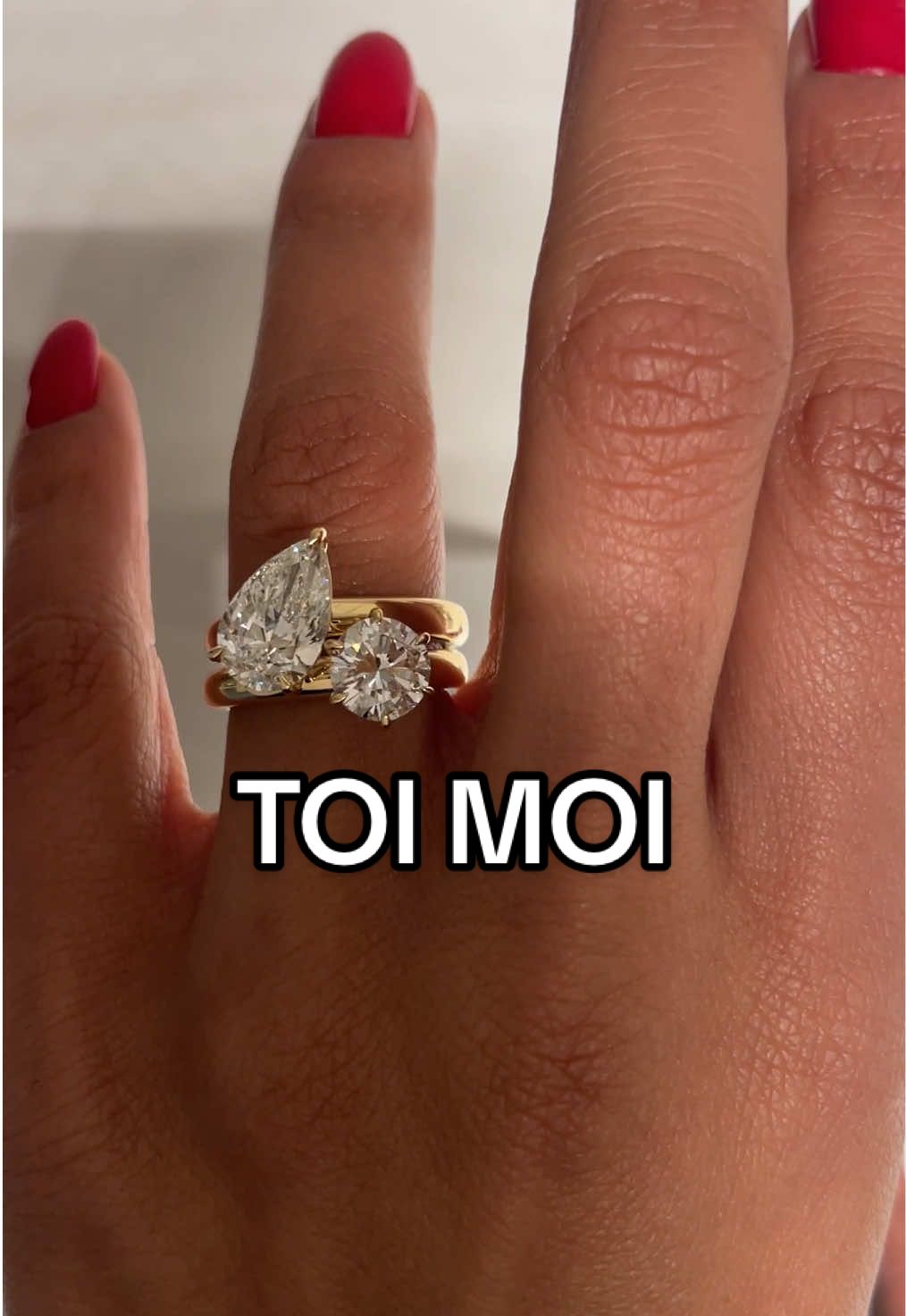 When one ring has your heirloom diamond and one has a diamond your partner picked out 🤍✨ #toimoi #twostone #puffybands #twostoneengagementring #naturaldiamonds 