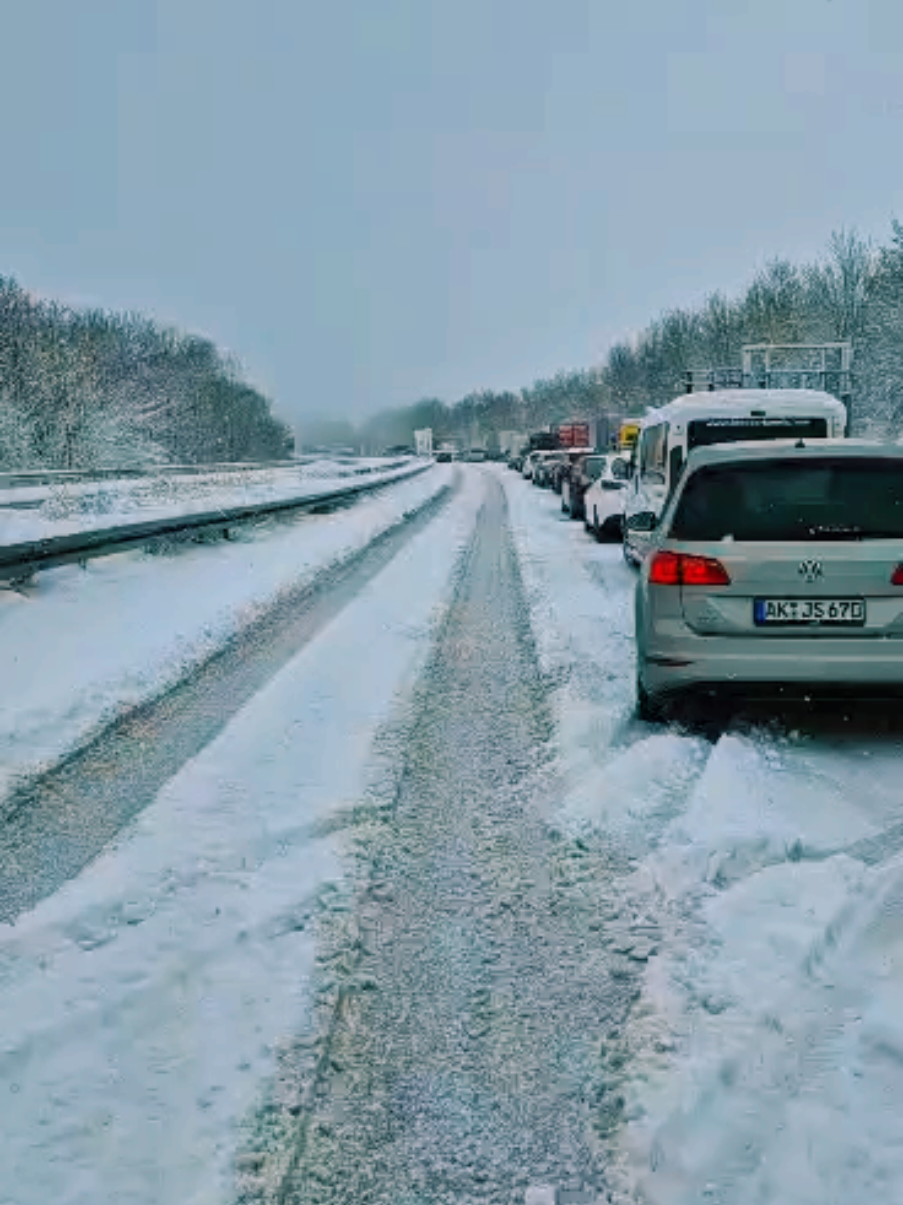 #kolegaproblem #lüdenscheid #autobahn #a45 #winteristhebest #zimawniemczech❄🌨☃️ 