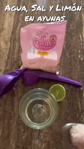 Empieza tu día con el pie derecho 🍋💧🧂” Dale a tu cuerpo un reinicio natural cada mañana con este poderoso elixir: 	•	Hidratación profunda: El agua despierta tus órganos y pone en marcha tu metabolismo. 	•	Minerales esenciales: La sal rosada del Himalaya aporta electrolitos y equilibra tus niveles de pH. 	•	Energía y desintoxicación: El limón refuerza tu sistema inmune, mejora la digestión y ayuda a eliminar toxinas. Un vaso al despertar, ¡y estarás listo para un día lleno de vitalidad y bienestar!