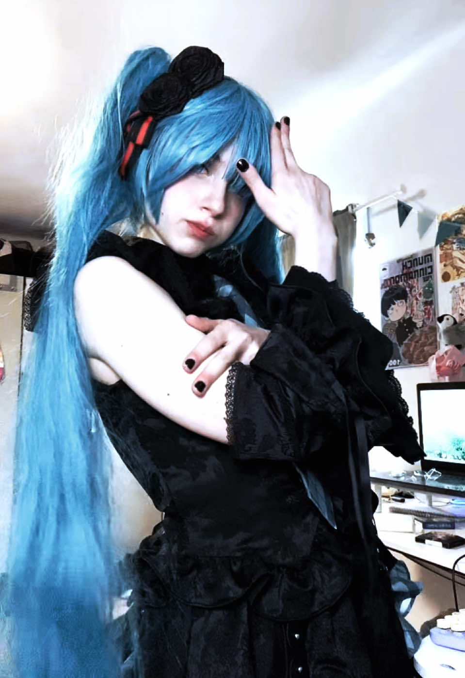 #hatsunemiku #miku #hatsunemikucosplay #mikucosplay #goth 