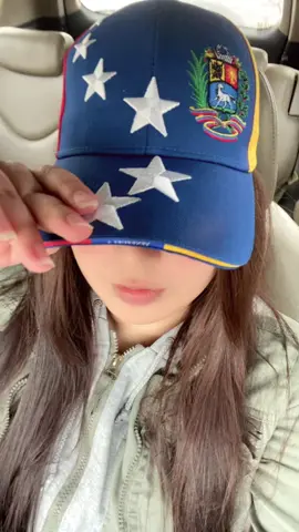 Si me ven insultando Chavistas dejenme tranquila , estoy feliz haciéndolo..