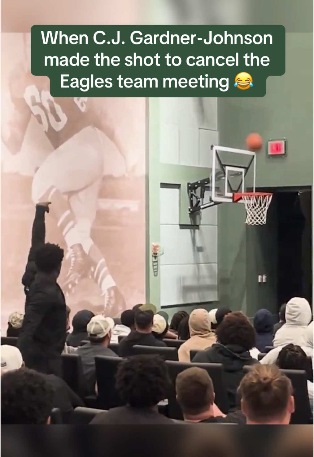 CLUTCH 👏 (via @Philadelphia Eagles) #hoops #basketball #clutch 