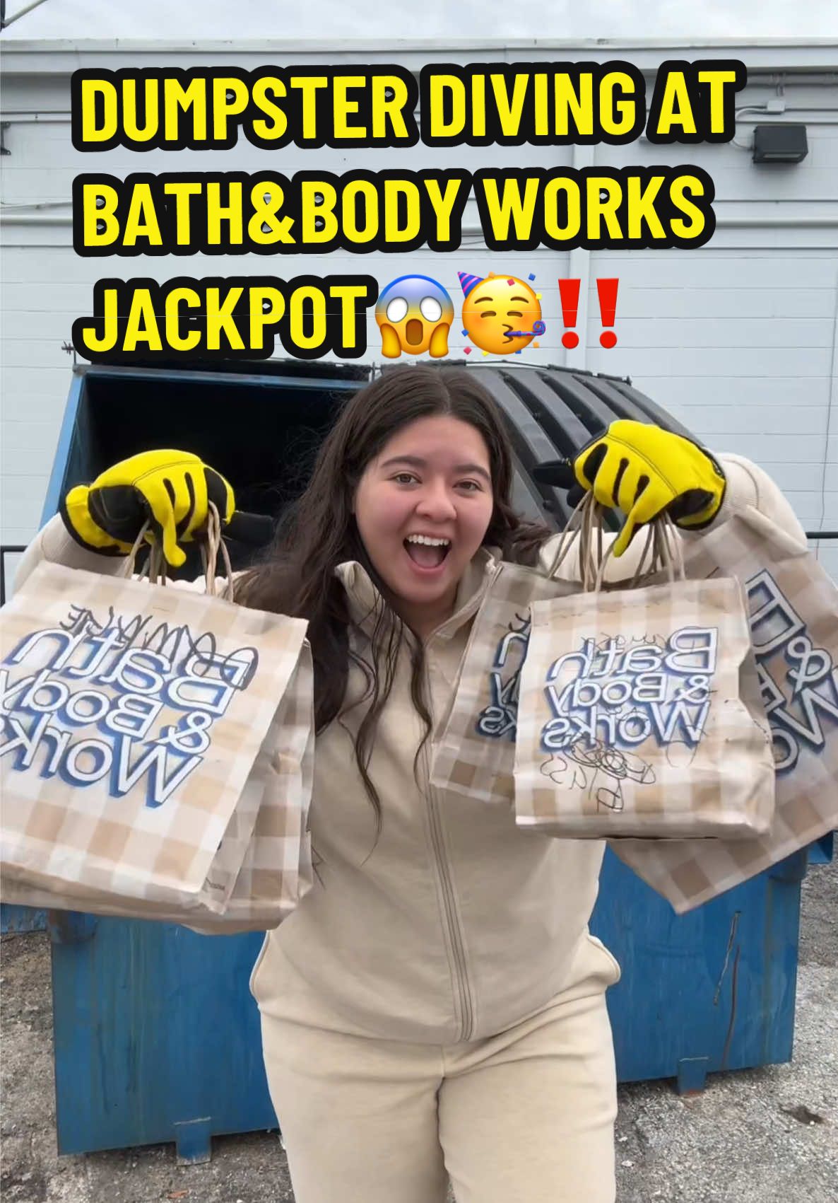 Went Dumpster Diving at  Bath & Body Works and found a bunch of bags full of broken candles!!😊🥳‼️ #dumpsterdiver #dumpsterdiving #meldidumpsterdive #dumpsterfinds #bathandbodyworks #bathandbodycandles #bathandbodyworkshaul 