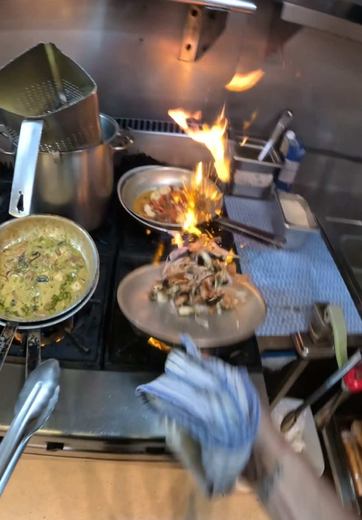 Yes Chef!! #foodtiktok #chefs #cheflife #cooking #Foodie #kitchen #satisfying #foodporn #viralfood #yummy