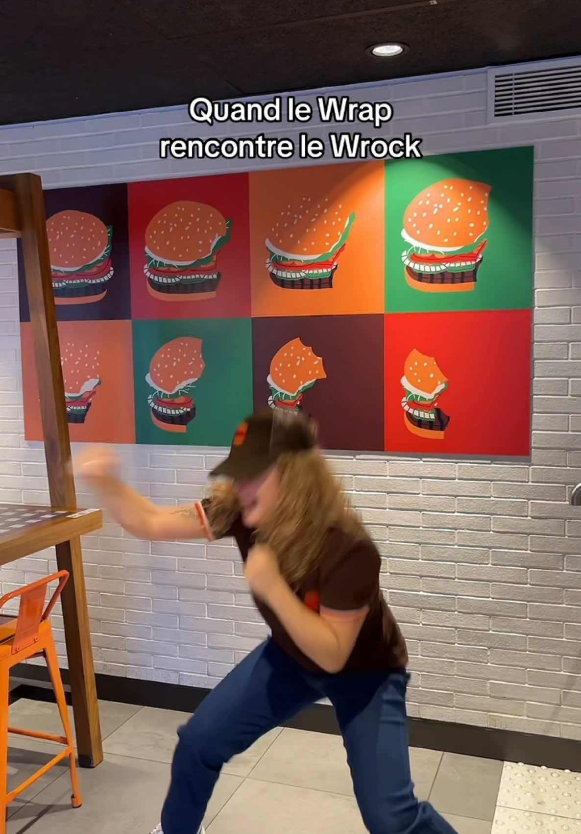 Le combat est inégal aussi #burgerking #tiktokfood #wrap 