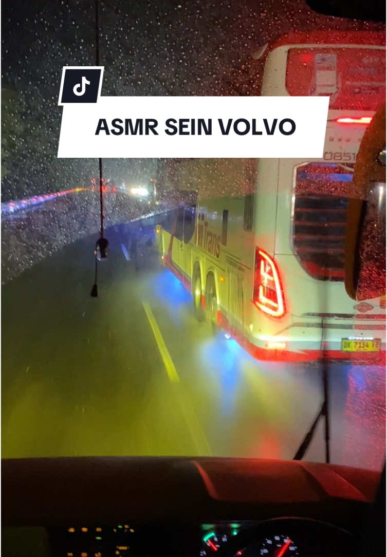 ASMR 'Sein VOLVO & raungan mesin VOLVO B11R 450HP lari di 80-90 Km/jam + Hujan  Po.Tividi -> JetBus+5 SHD -> Volvo B11R 450HP M-Trans -> Avante D2 -> Volvo B11R 450HP . . #explorebuslovers #busakap #potividi #mtransbali 