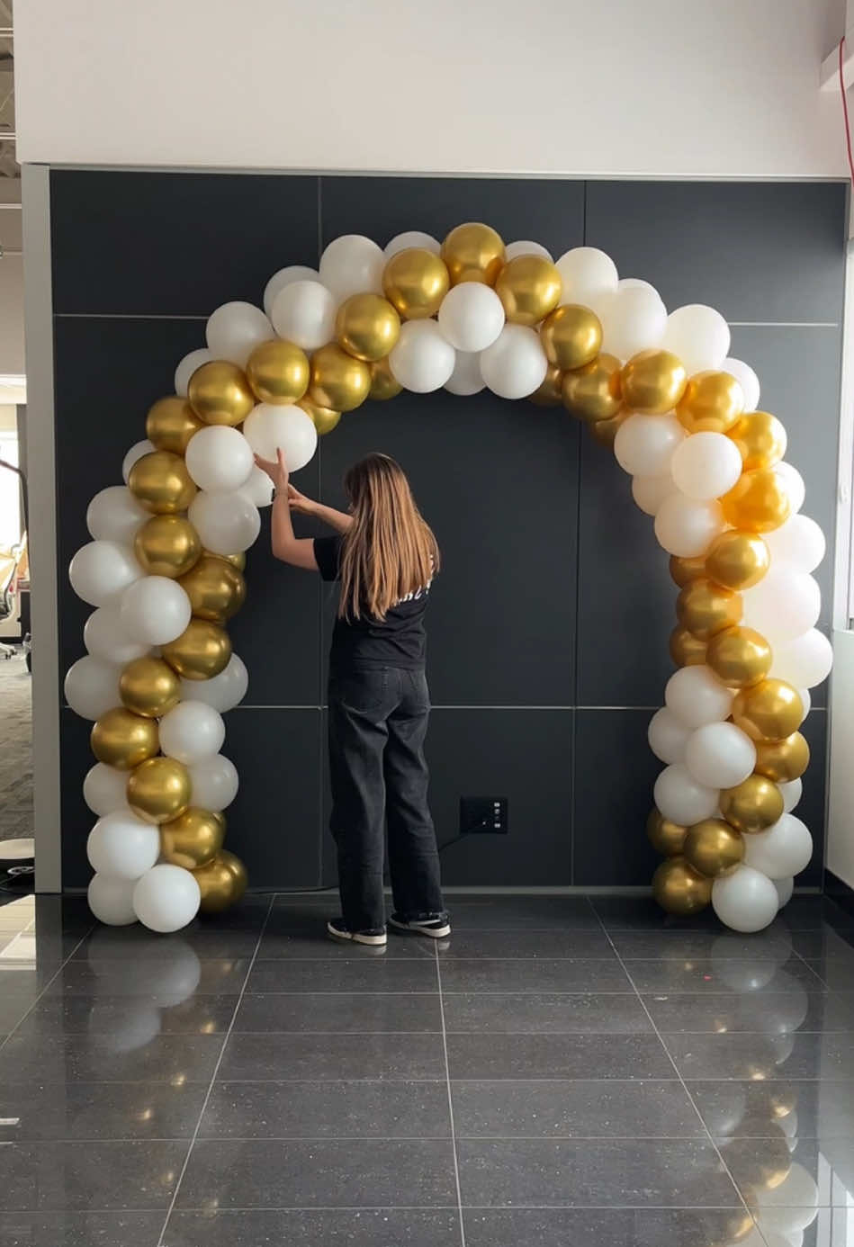 Make a stunning balloon garland with just 12-inch balloons in two colors! No need for a stand—simply use a water balloon for stability. Follow the pattern in the reel and watch your arch take shape!  #balloontips #balloontutorial #balloontipsandtricks #houseofpartyco #hacks #balloons #quicktutorial #ballooneducation 