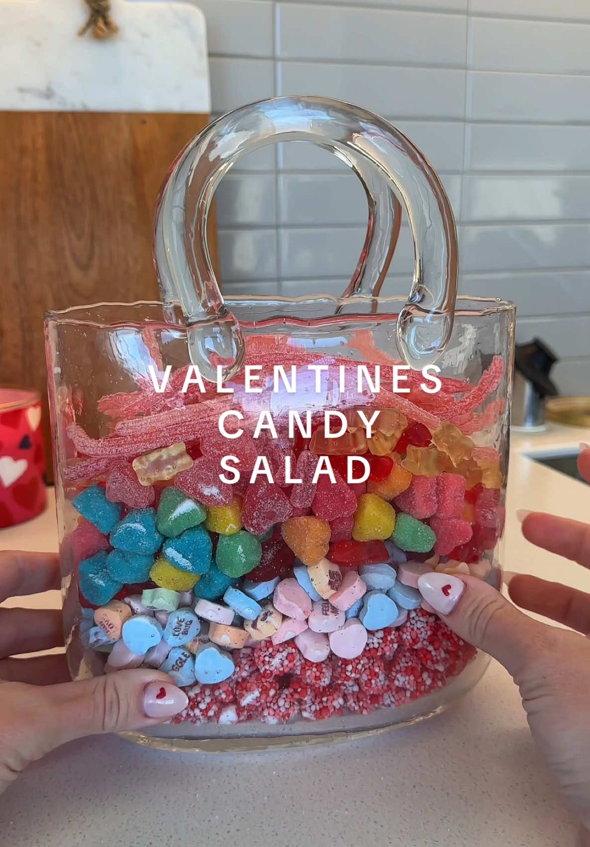 Let’s make a candy salad!! 🍬👛 How cuteee is this Valentines snack! Inspo: @Kortney and Karlee 💕 #restock#asmr#restocking#restockasmr#organized#satisfying#ValentinesDay#valentine 