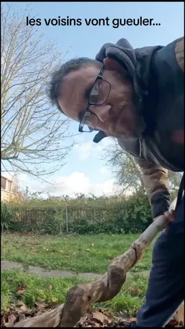 les voisins vont pas être contents !  #magic #witchcraft #witch #gandalf #cinema #vfx #fun #aftereffectsedits #frenchdirector #indiemovie #baton #kayou #sorcellerie #mmorpg #magician #sticknation 